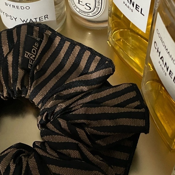 authentic Large Fendi hair scrunchie - Picture 5 of 9